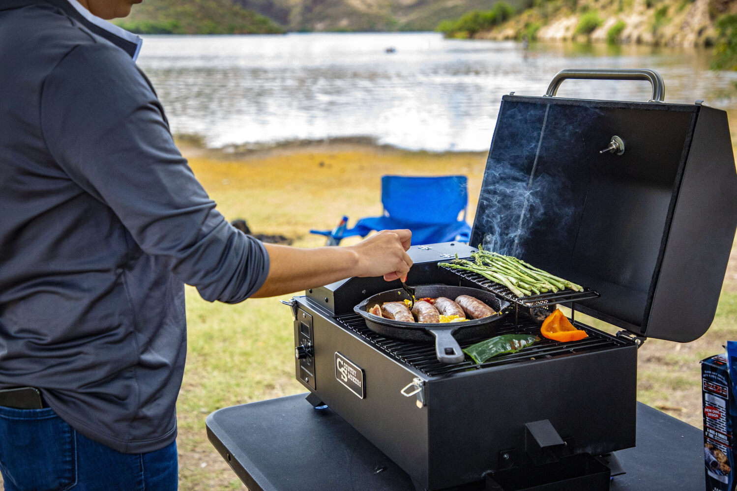 COUNTRY SMOKERS TRAVELER TABLETOP PELLET GRILL